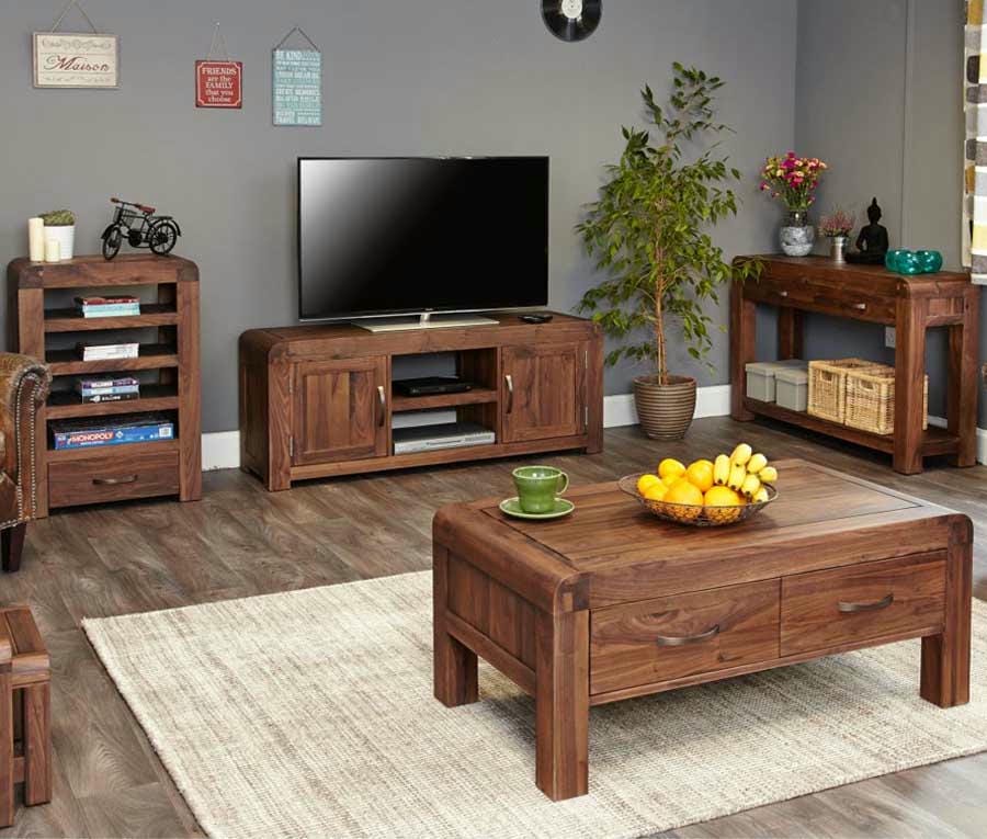 Nội thất chung cư gỗ tự nhiên ở phòng khách chú trọng đến ánh sáng