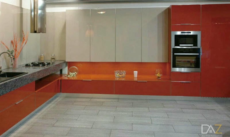 Tủ bếp có phong cách khác biệt màu đỏ và cam