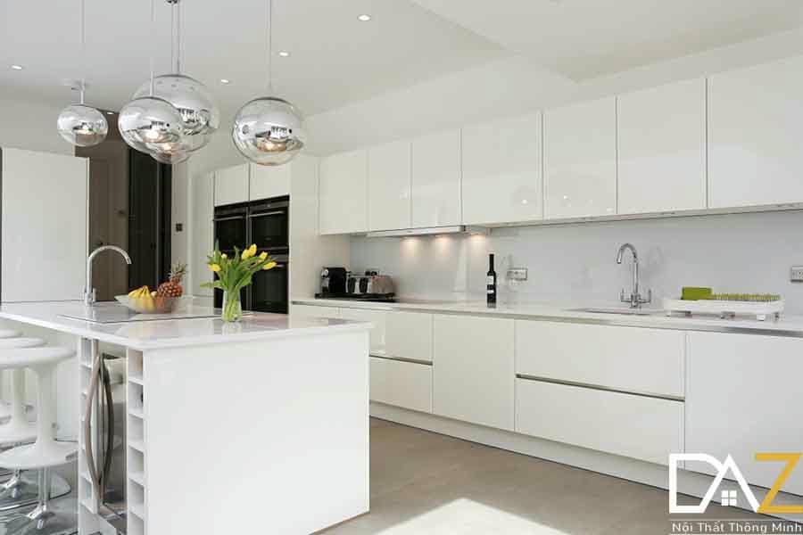 Tủ bếp Acrylic SHT-15 kết hợp với bàn đảo tăng diện tích sử dụng