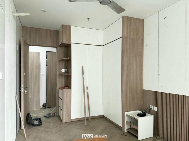Kiểm tra độ phẳng, độ khít, màu sắc, hoạt động phụ kiện và đối chiếu đúng
